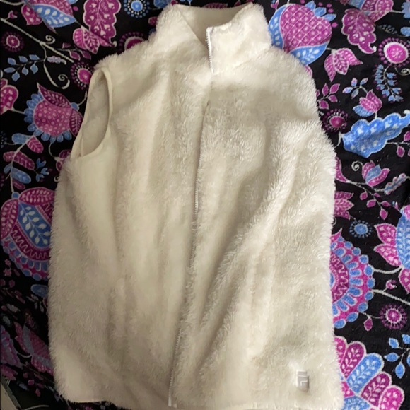white fila vest - Picture 2 of 3